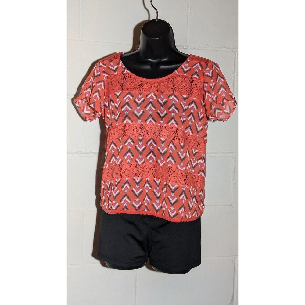 Love Fire Coral Chevron Print Top Lace Detail Short Sleeve Blouse Medium
